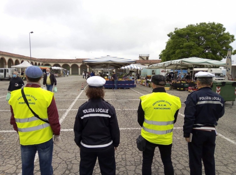 È tornato il mercato sulla piazza di Moncalvo